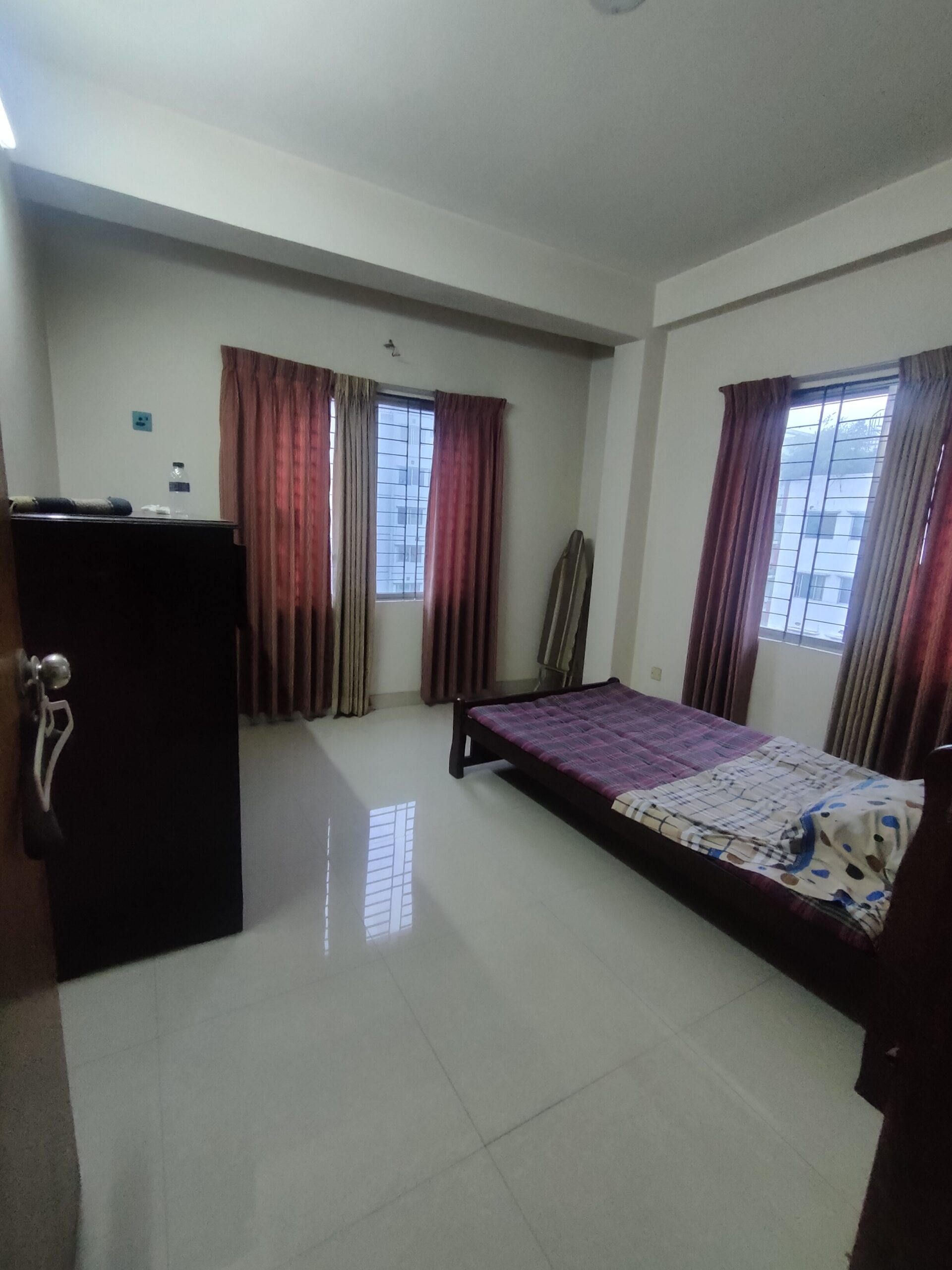 Residential Flat in Bashundhara – 3-Bedroom Ready Apartment for Sale