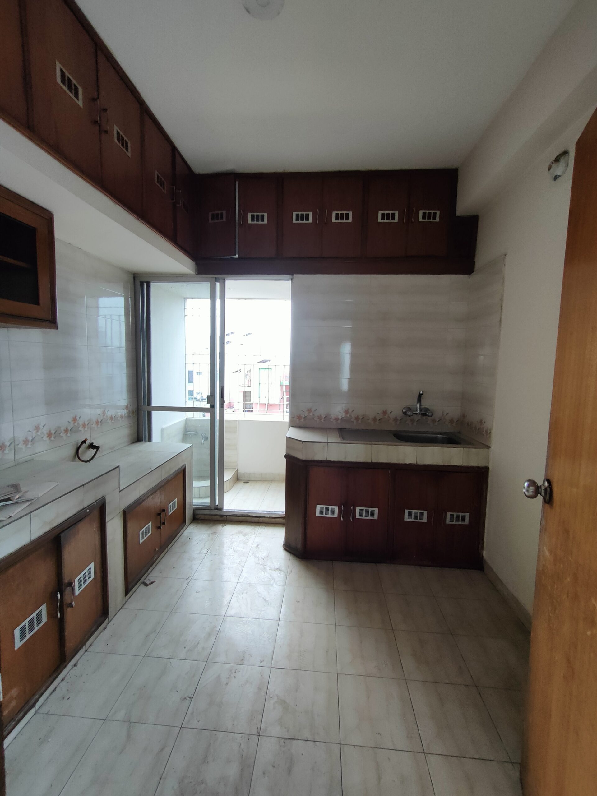 Spacious 3-Bedroom Used Apartment for Sale in Bashundhara Block A