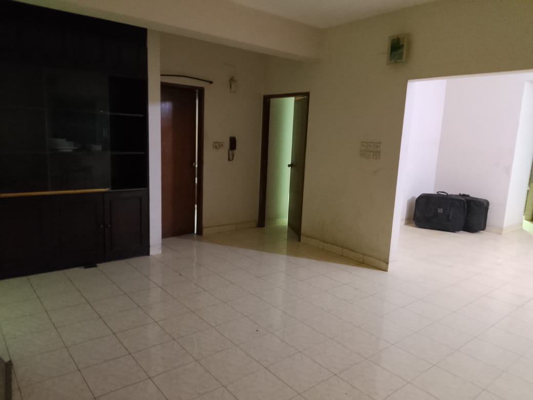 Used Apartment for Sale in Dhanmondi 15A | Spacious 2308 Sqft Family Flat in Prime Dhaka Location